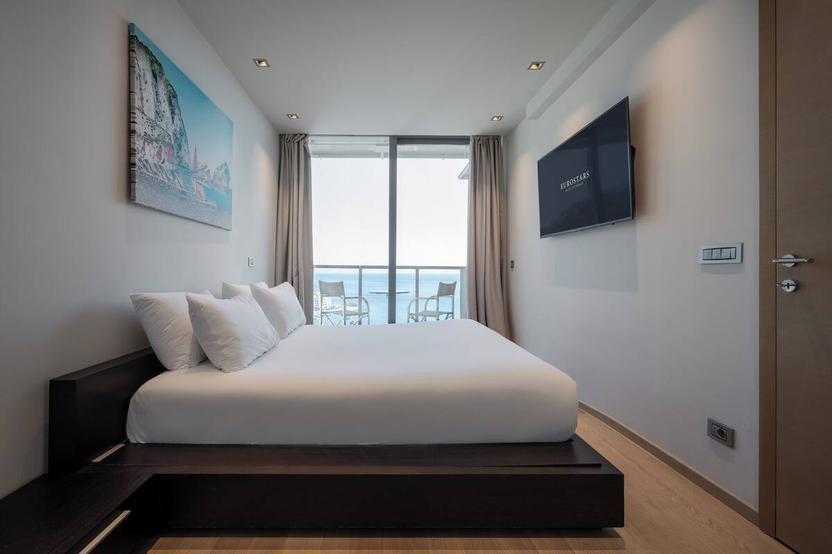 1 phòng ngủ, minibar, két bảo mật tại phòng, bàn 