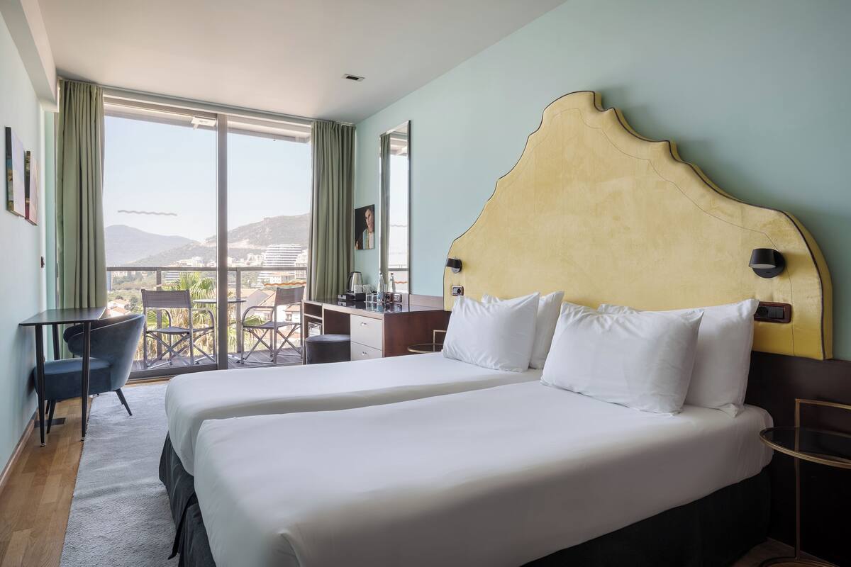 Phòng Deluxe, ban công | 1 phòng ngủ, minibar, két bảo mật tại phòng, bàn 