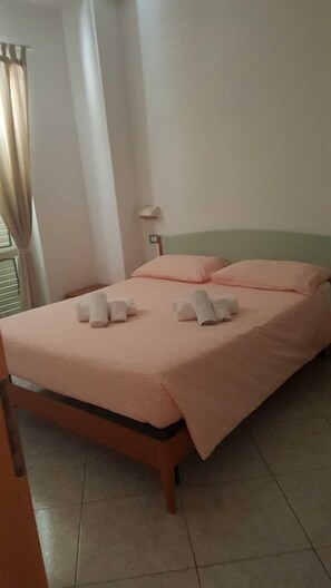 Chambre Double Standard | Literie hypoallergénique, lits bébé (en supplément), draps fournis