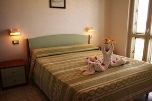 Habitación estándar doble | Ropa de cama hipoalergénica, cunas (de pago), ropa de cama