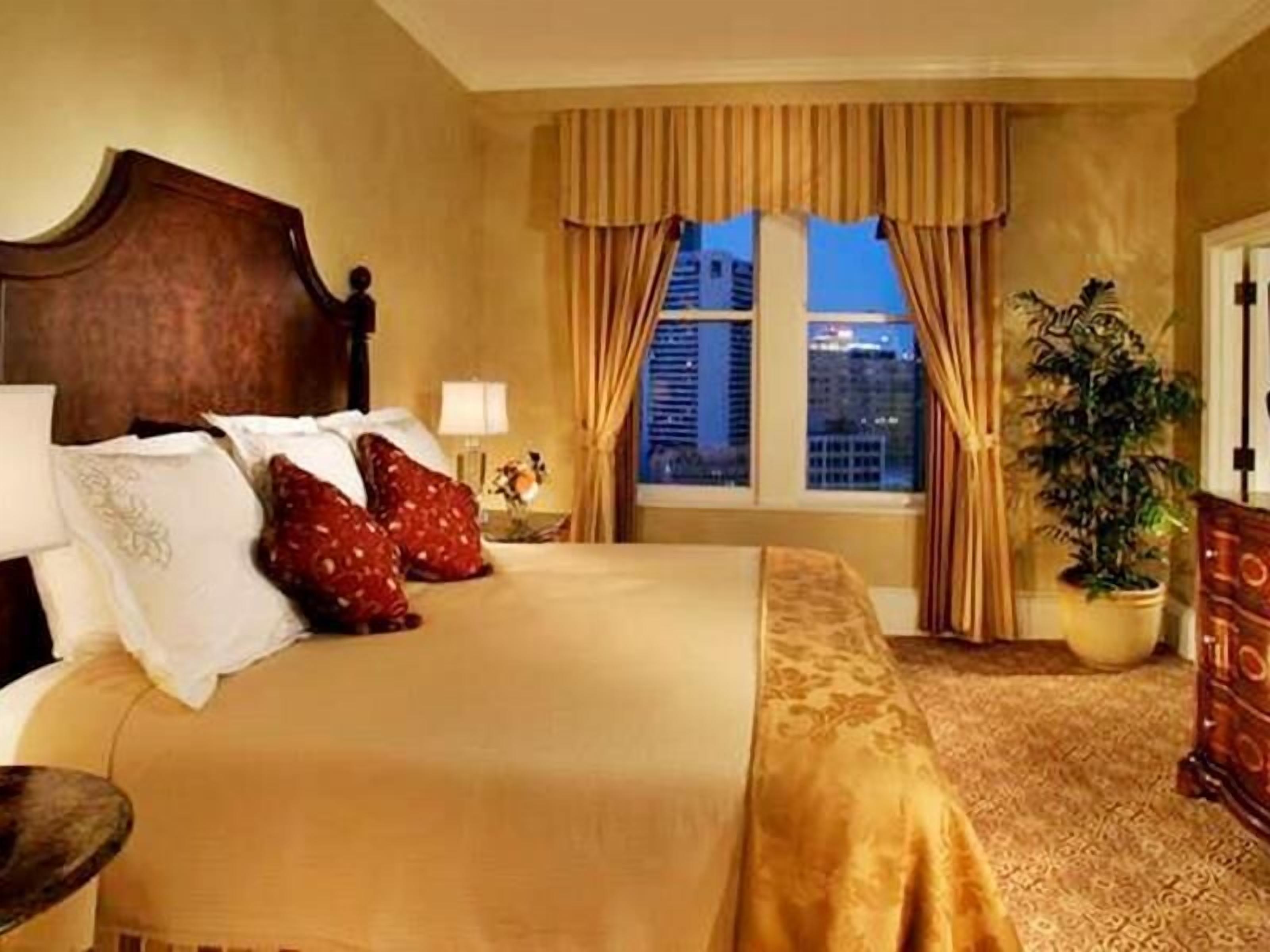 Ropa de cama de alta calidad, cubrecamas y colchones con pillow-top 