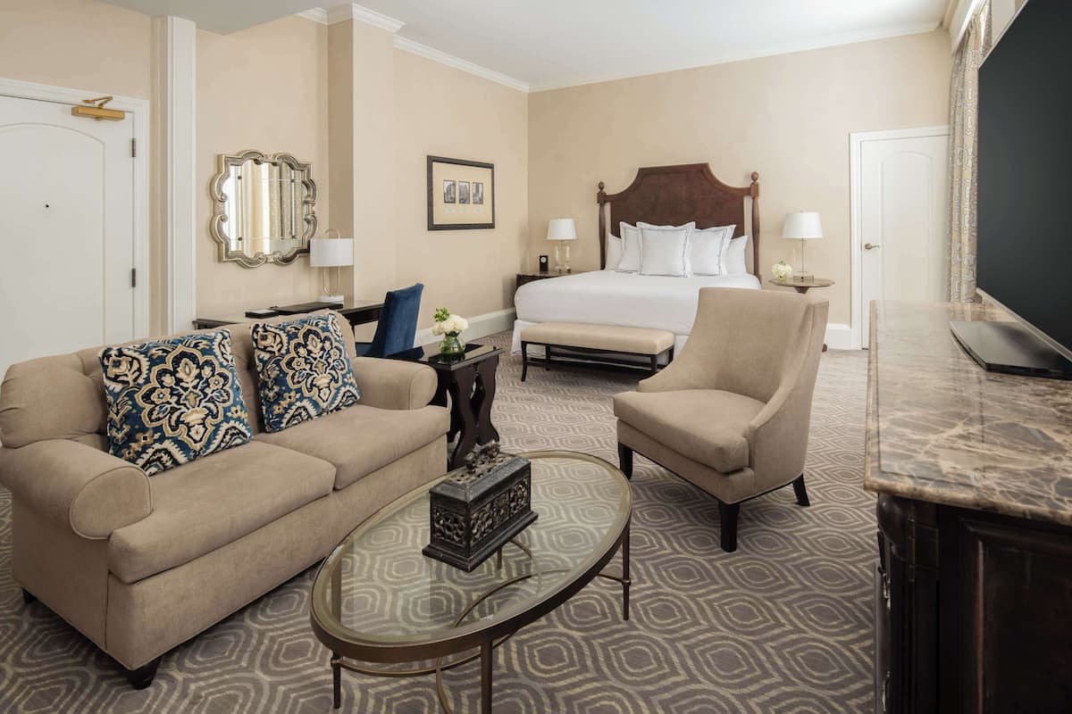 Superior Room, 1 King Bed | Living area | 42-inch flat-screen TV with satellite channels, TV, video game console