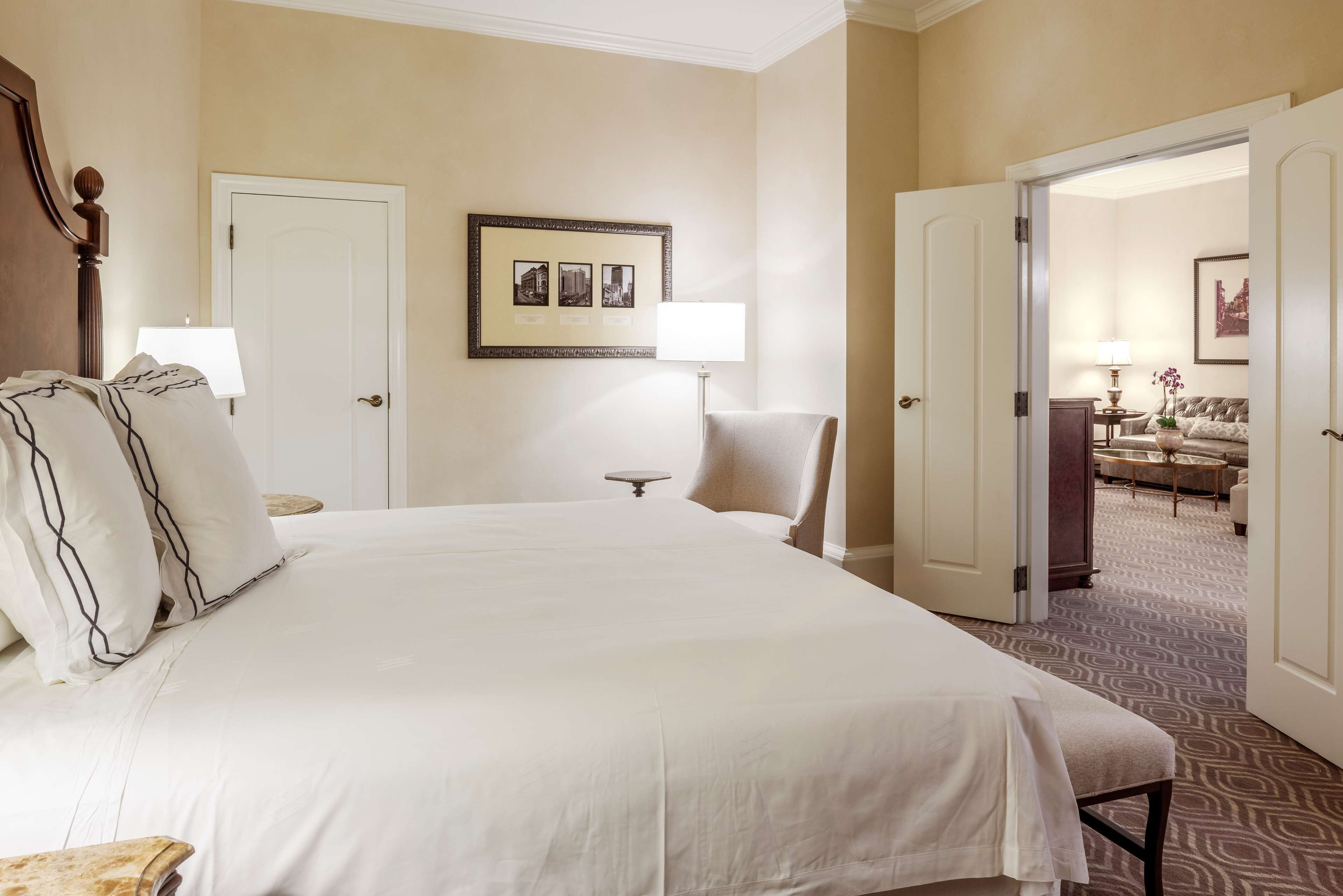 luxury suite, 1 king bed | premium bedding, down duvets, pillow-top beds, minibar