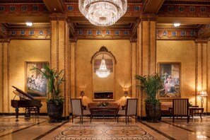 Lobby - The Roosevelt New Orleans, A Waldorf Astoria Hotel (New Orleans)