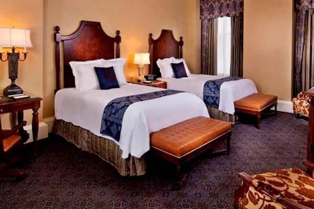Ropa de cama de alta calidad, edredón, camas con pillow-top y minibar