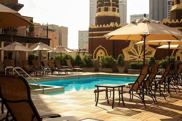 Outdoor pool, open 9 AM to 7 PM, pool umbrellas, sun loungers - The Roosevelt New Orleans, A Waldorf Astoria Hotel (New Orleans)
