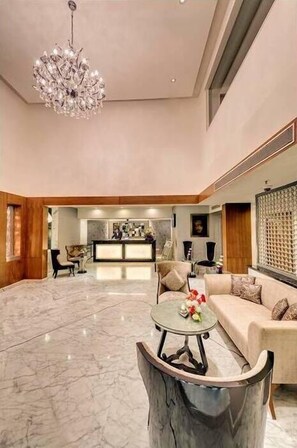 Lobby sitting area - The HHI Select Bengaluru (Bengaluru)