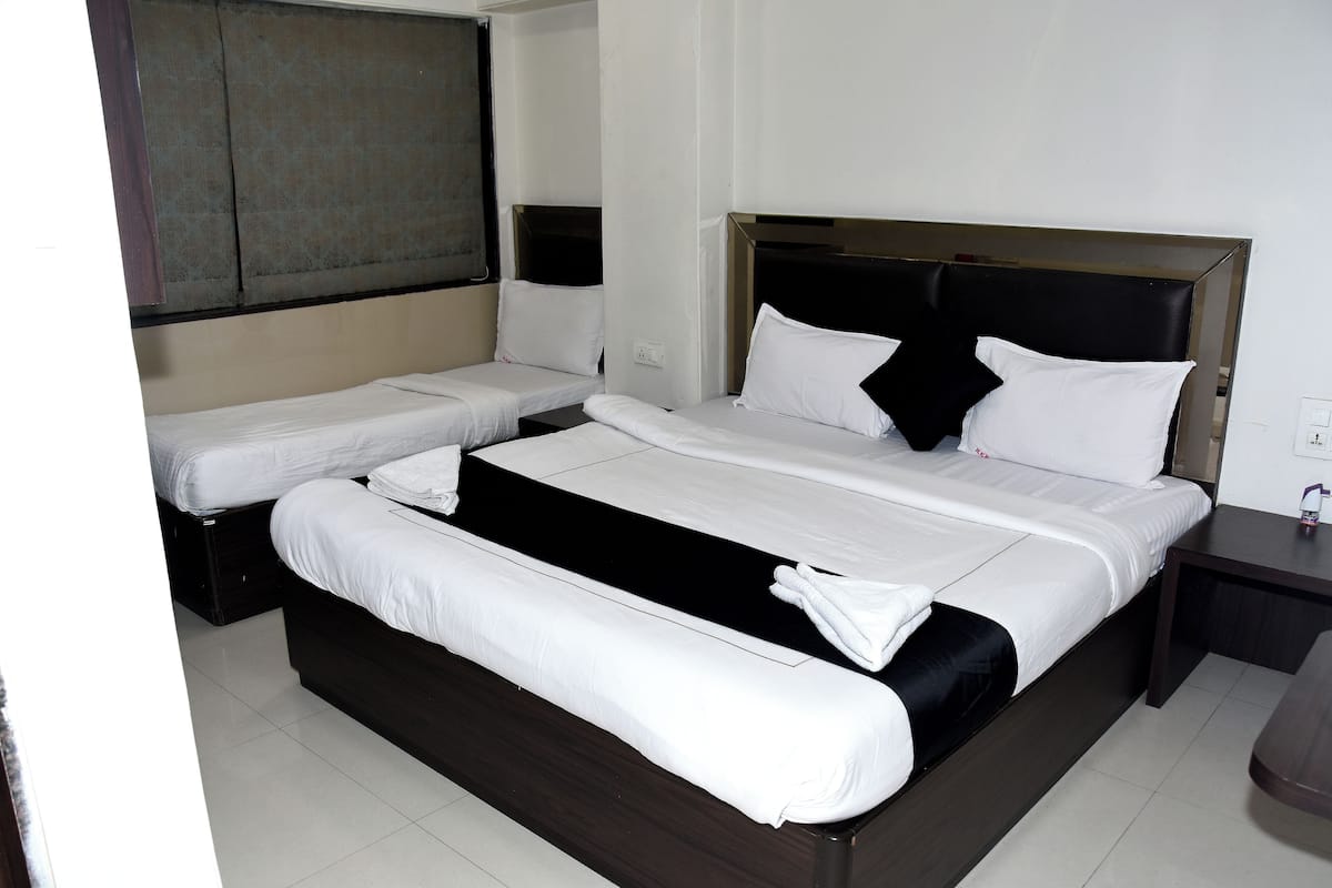 superior room, 1 double bed | in-room safe, desk, free wifi