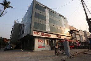 Front of property - evening/night - Hotel Kamran Residency - Near US Embassy (Mumbai)