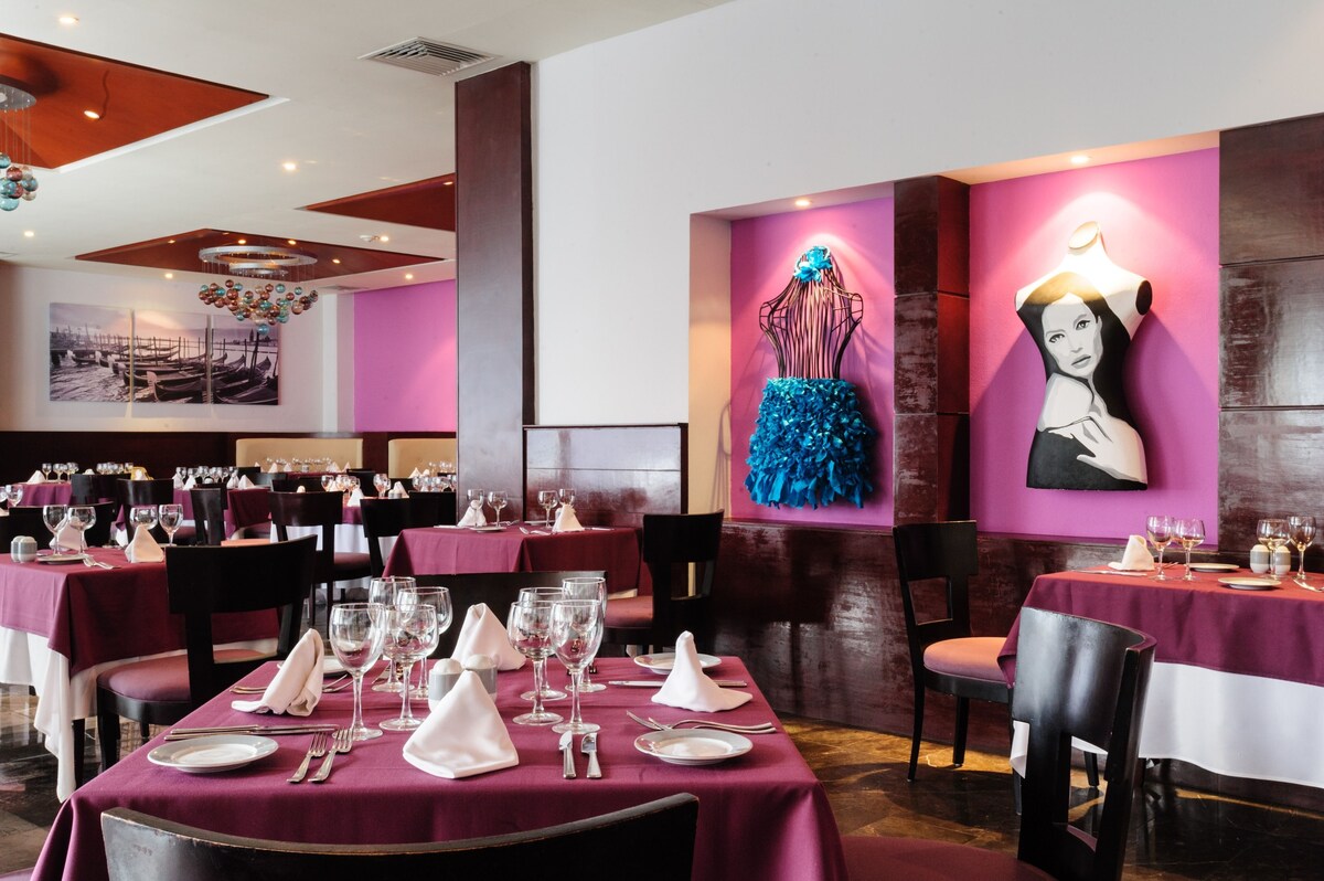 9 restaurants, breakfast, lunch, dinner served; international cuisine