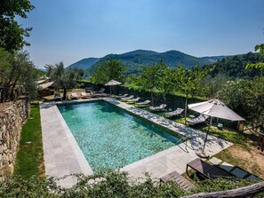 Outdoor pool, pool umbrellas, pool loungers - Sorgente di Francesca Luxury Country House (Pontassieve)