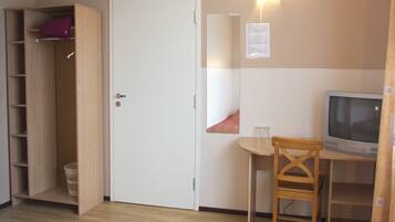 Enkelrum | Skrivbord, gratis wi-fi och sÀngklÀder