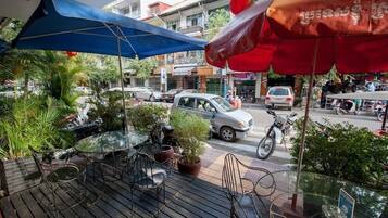 Breakfast, lunch, dinner served; Asian cuisine