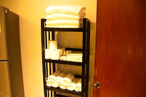 Signature Suite, 2 Bedrooms, Connecting Rooms | Bathroom | Shower, free toiletries, towels