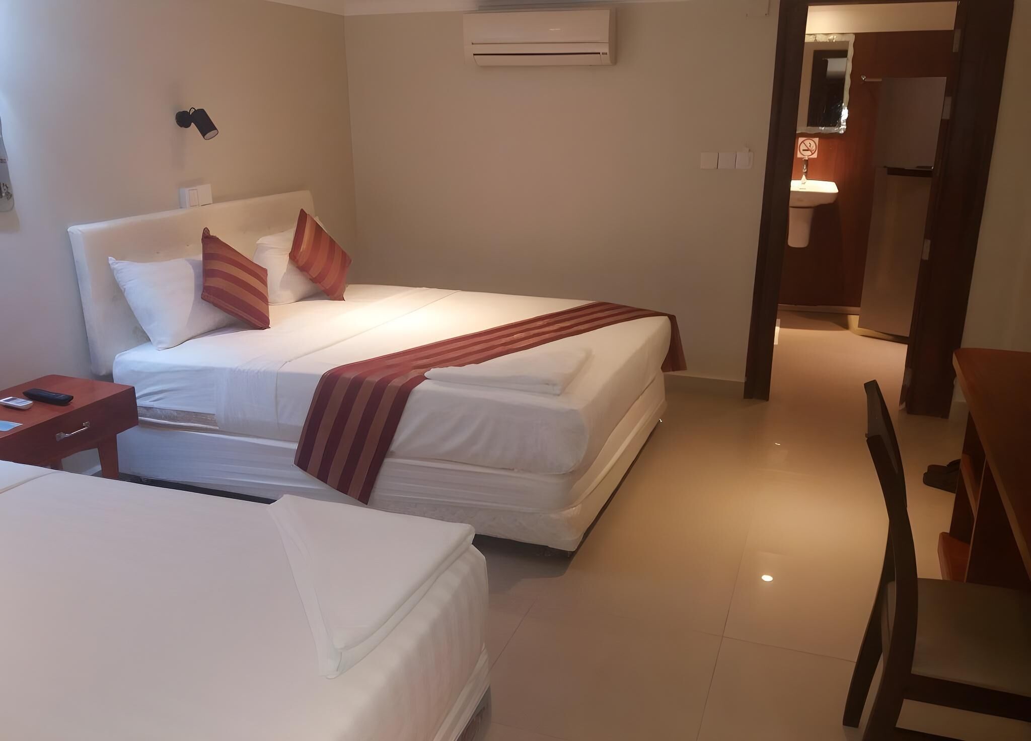 Premium bedding, in-room safe, individually decorated