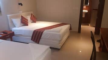 Premium bedding, in-room safe, individually decorated