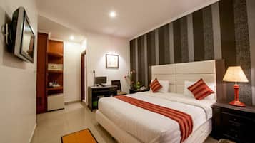 Premium bedding, in-room safe, individually decorated