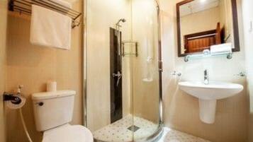 Premium bedding, in-room safe, individually decorated