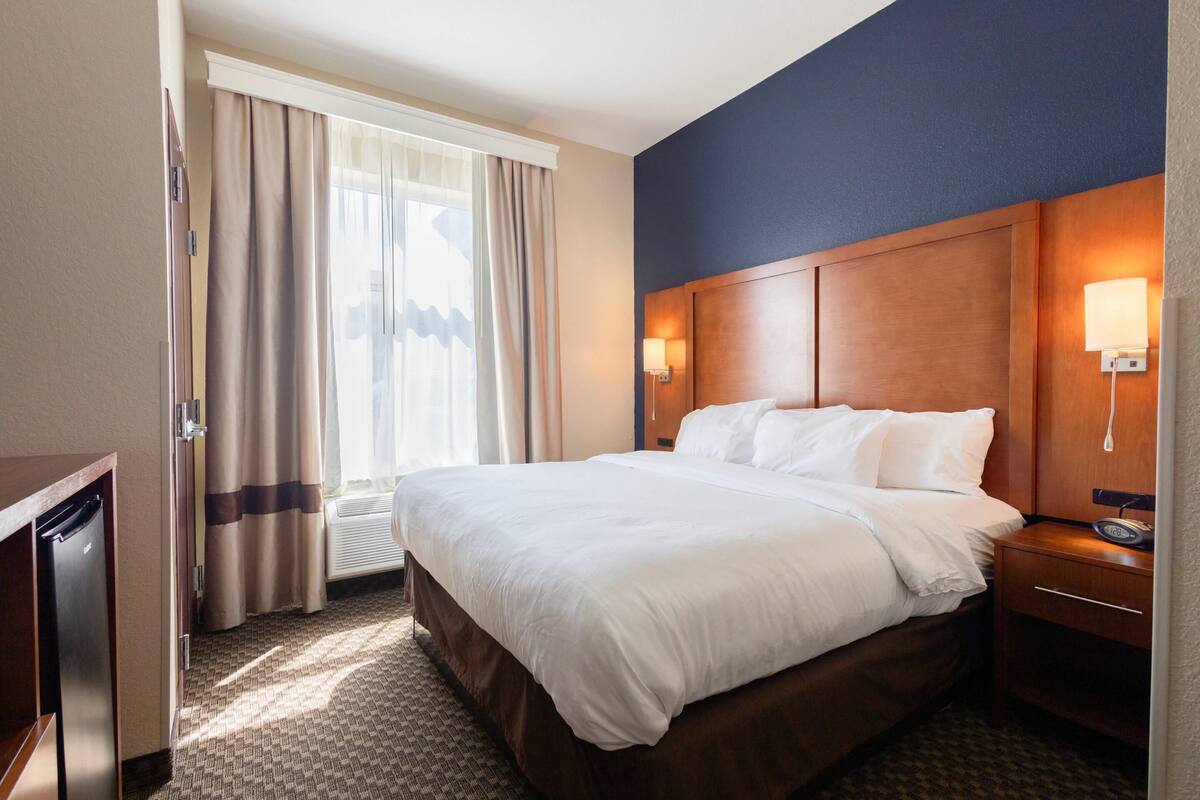 Pillowtop-Betten, Schreibtisch, laptopgeeigneter Arbeitsplatz