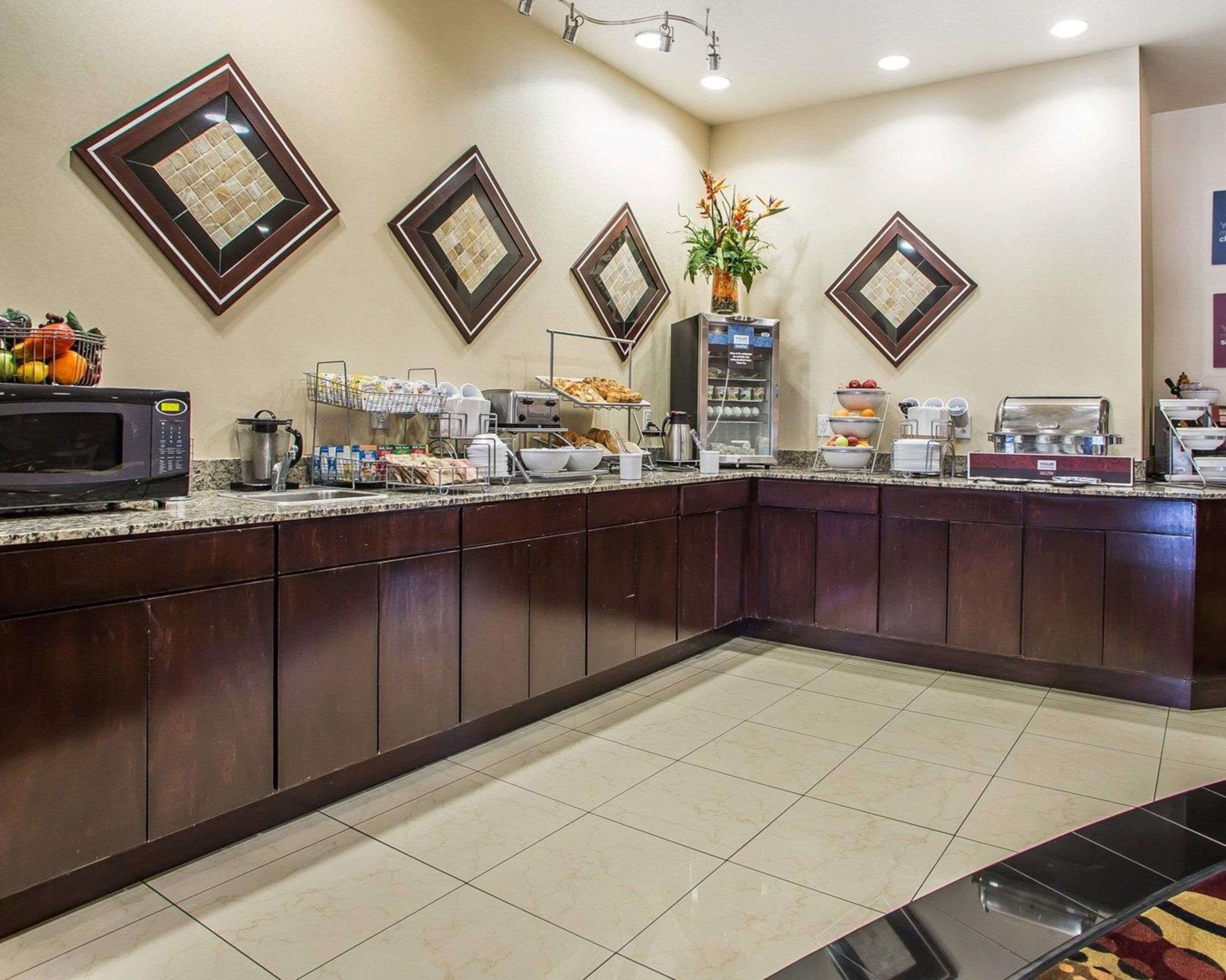 free buffet breakfast