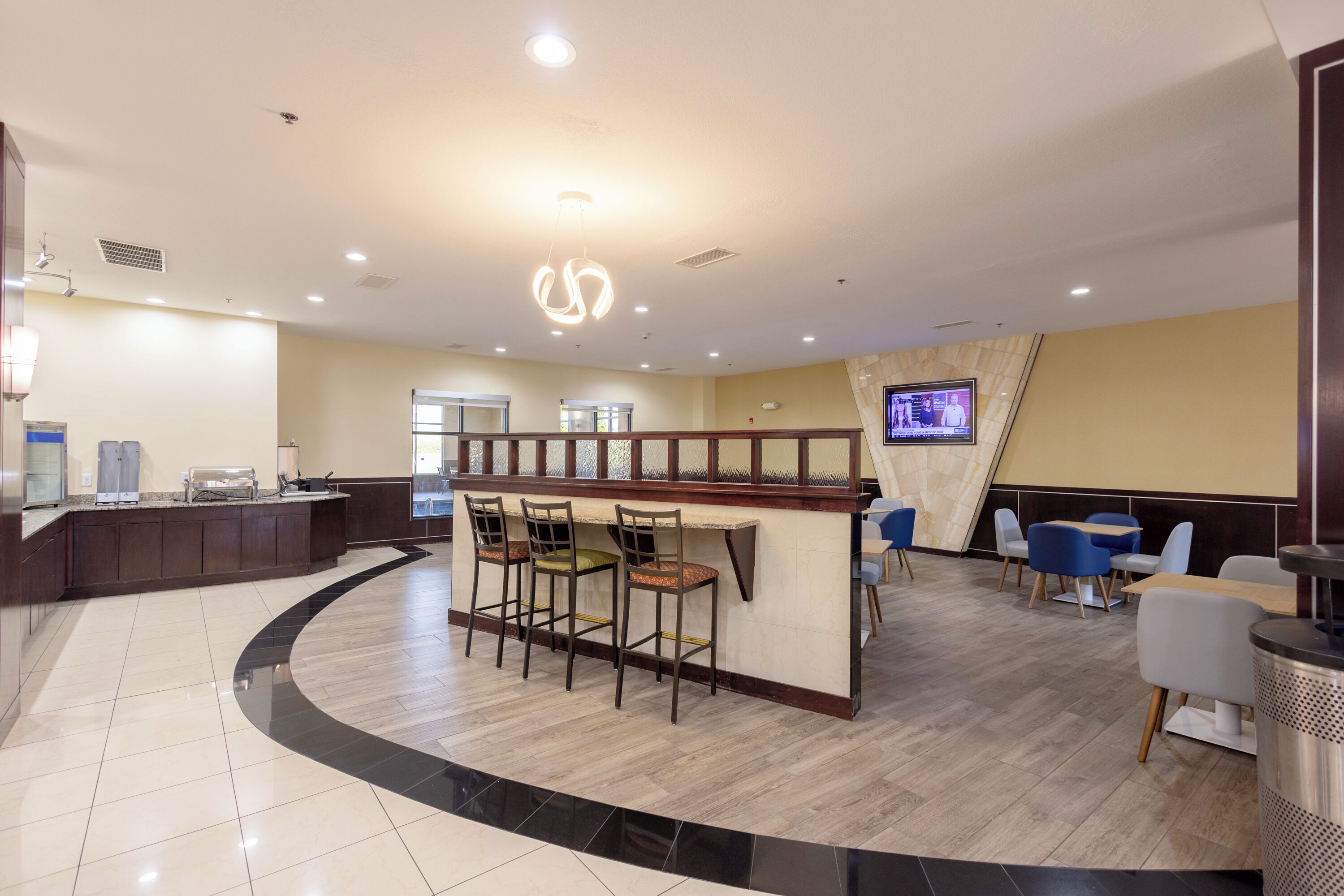 free buffet breakfast