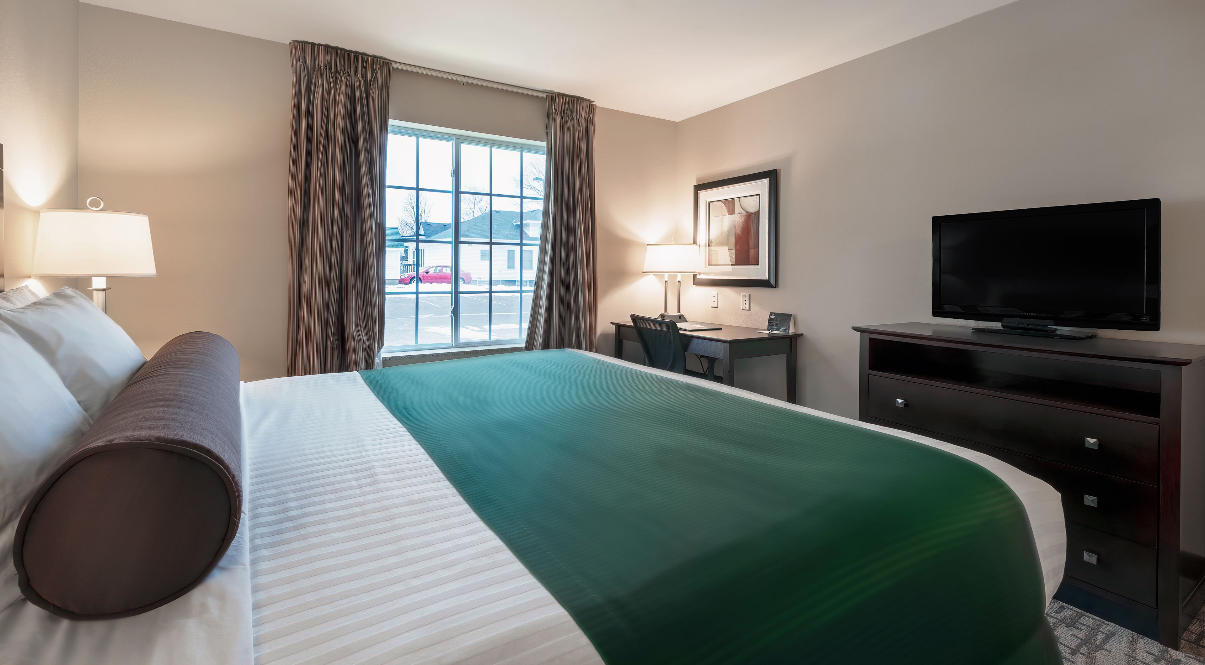 standard room, 1 king bed, non smoking | desk, laptop workspace, blackout curtains, iron/ironing board