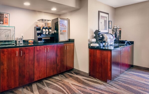 Free daily self-serve breakfast - Cobblestone Inn & Suites - Durand (Durand)