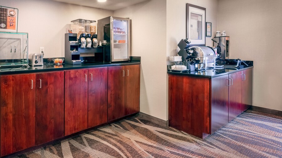 Cobblestone Inn & Suites - Durand