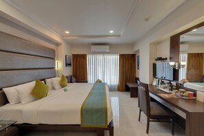 Pillow-top beds, in-room safe, desk, blackout curtains - Suba Galaxy (Mumbai)