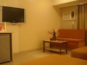 Minibar, blackout drapes, WiFi