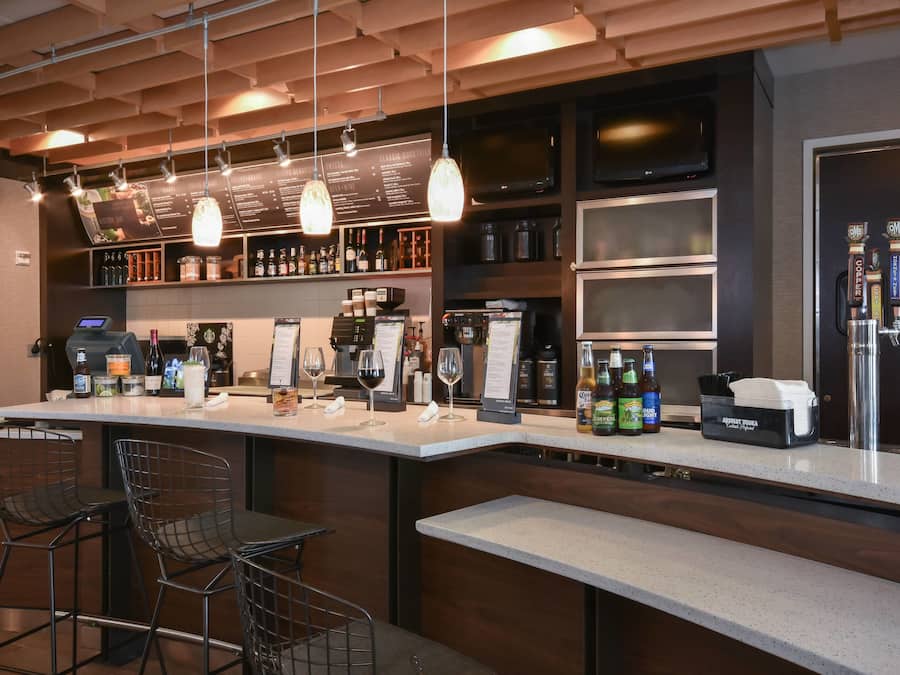 Aperto a colazione e cena, cucina americana