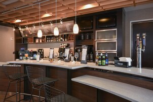 Se sirven desayunos y cenas, cocina americana