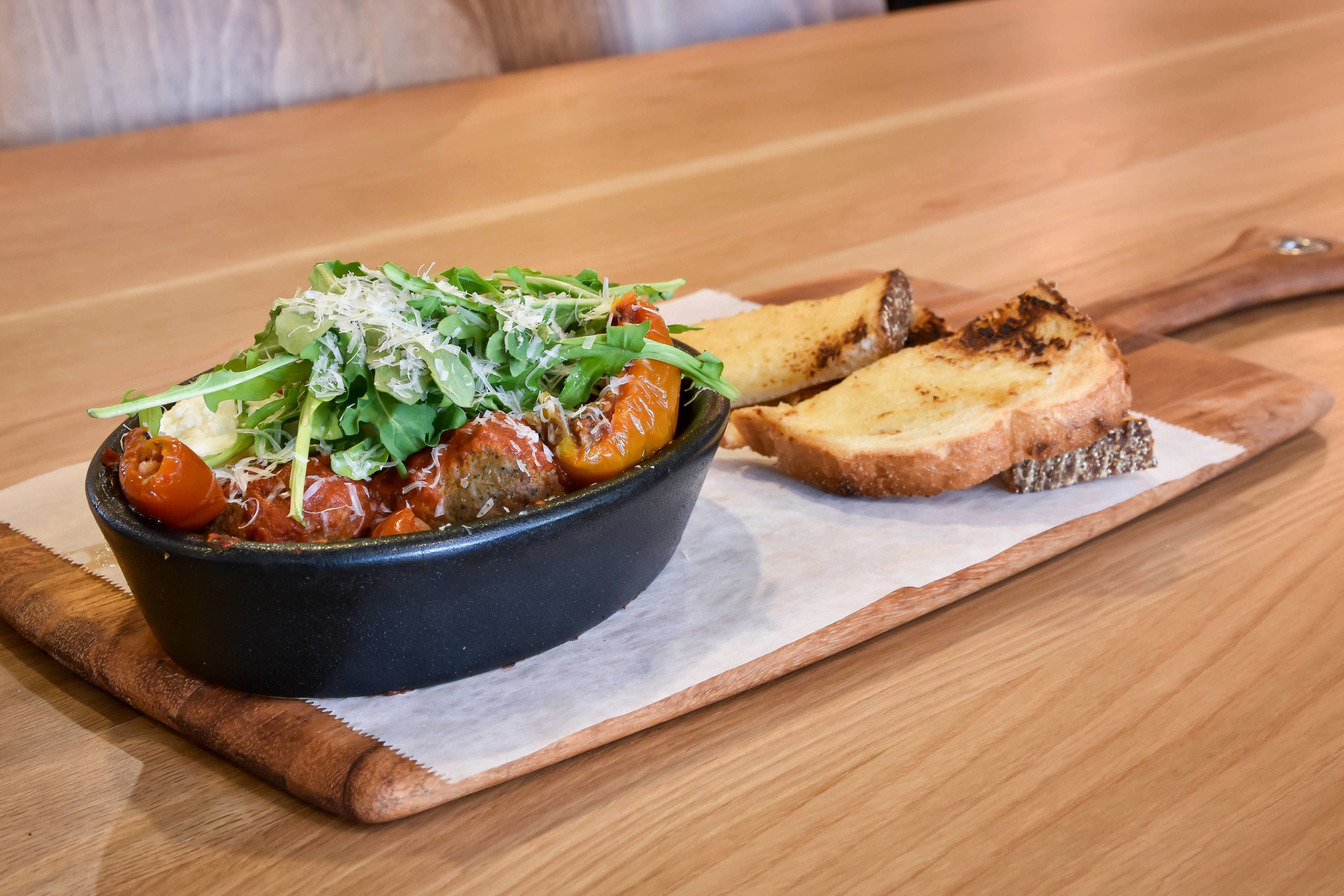 breakfast and dinner served, american cuisine