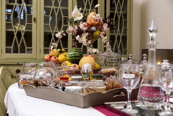 Free daily continental breakfast