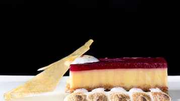 Petit déjeuner préparé sur commande servi en supplément