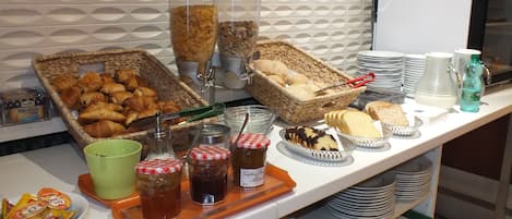 Daily buffet breakfast for a fee
