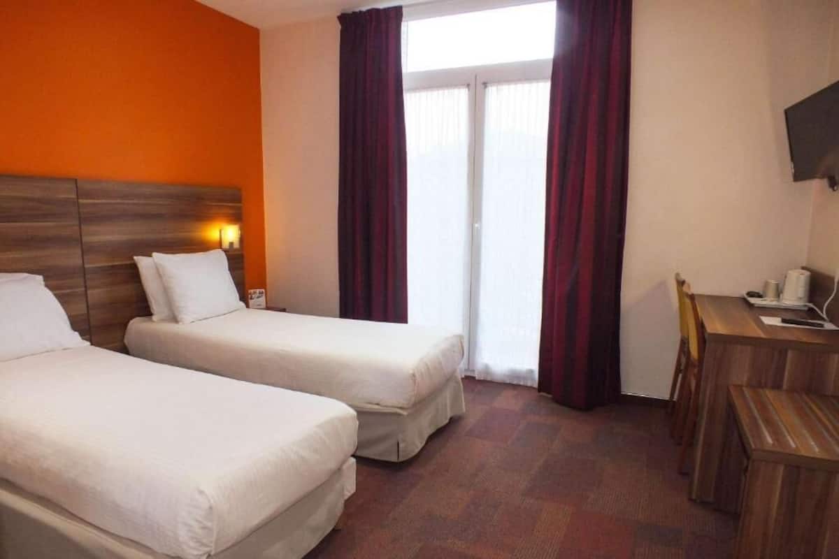 Comfort Twin Room | Desk, soundproofing, bed sheets
