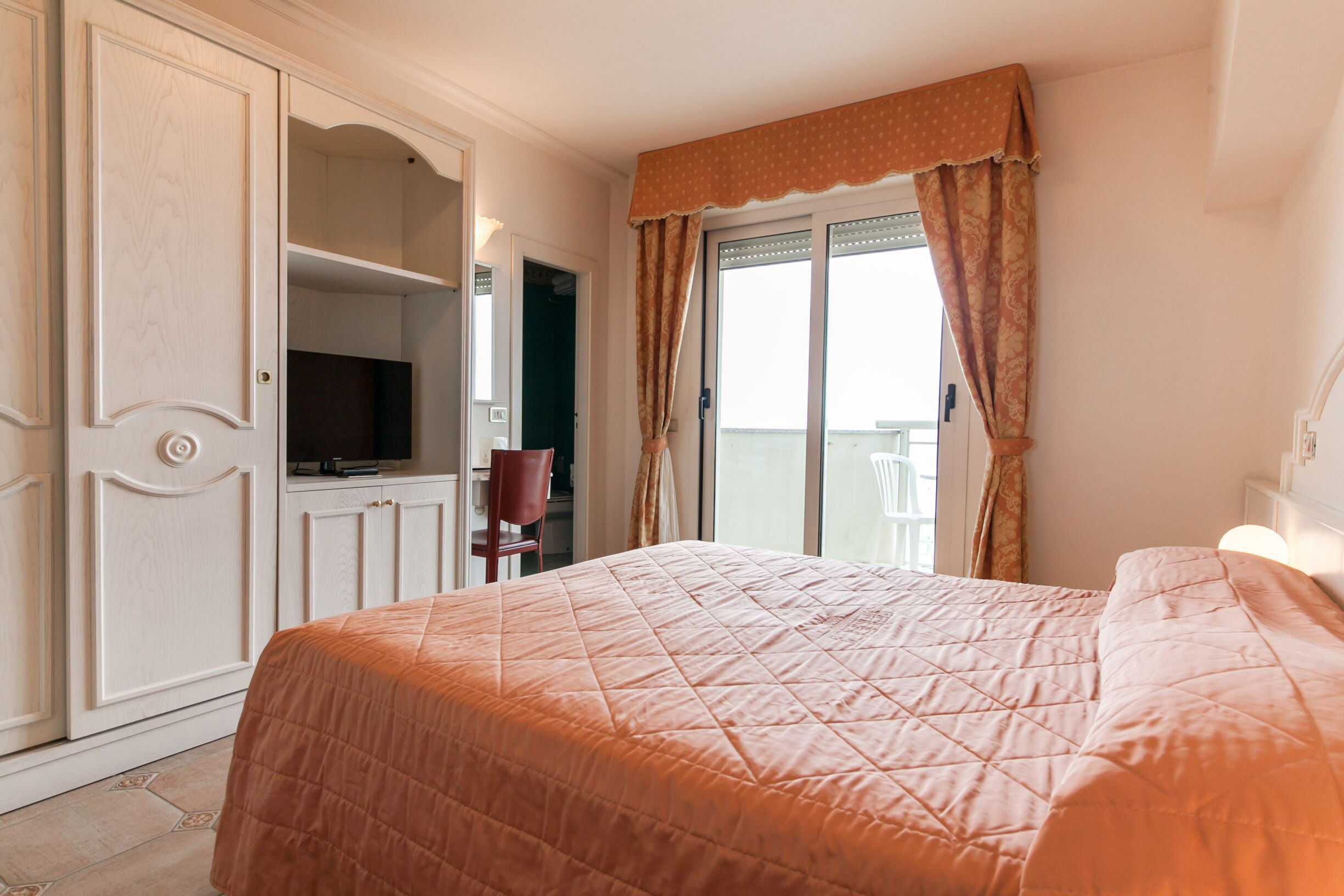 minibar, in-room safe, desk, blackout curtains