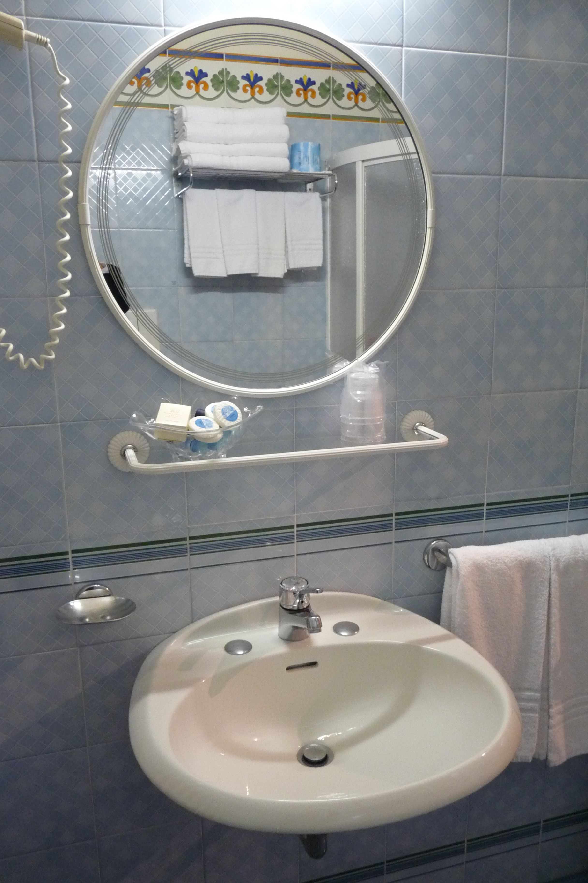 shower, free toiletries, hair dryer, bidet