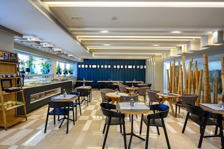 Restaurant. Sadot Hotel Ben Gurion Airport - an Atlas Boutique Hotel