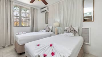 Cortinas blackout, tabla de planchar con plancha y cunas gratuitas