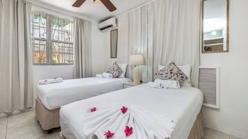 Cortinas blackout, tabla de planchar con plancha y cunas gratuitas