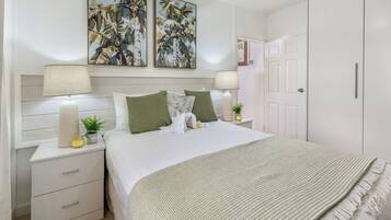 Standard Studio | Blackout curtains, iron/ironing board, free cots/infant beds, free WiFi