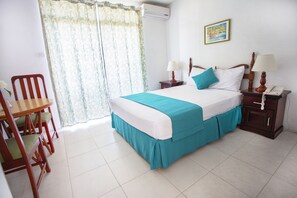 Standard Studio | Blackout drapes, iron/ironing board, free cribs/infant beds, free WiFi - Adulo Apartments (Rockley)