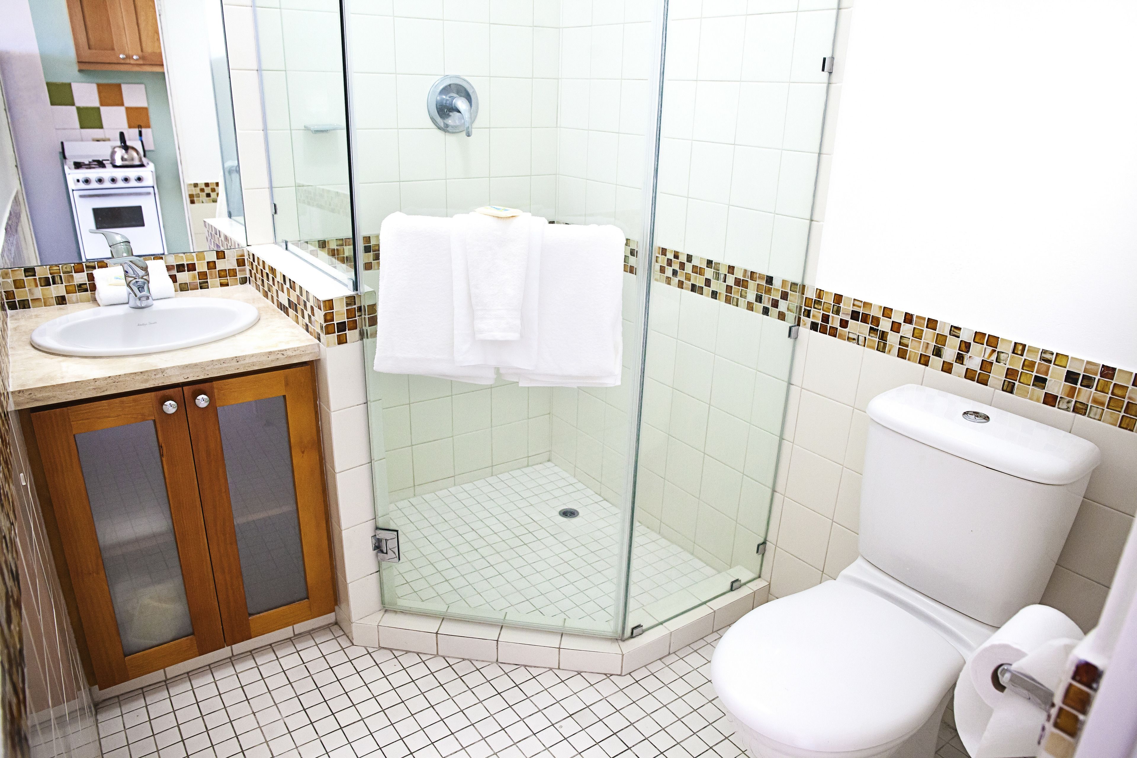 Shower, free toiletries, towels