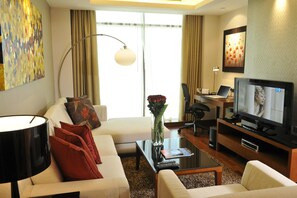 49-inch Smart TV with satellite channels, TV, DVD player - Fraser Suites Seef Bahrain (Manama)