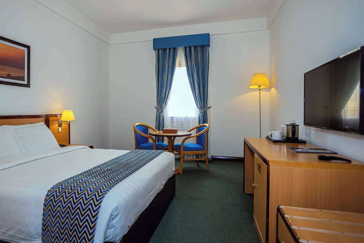 Minibar, in-room safe, desk, iron/ironing board (on request)