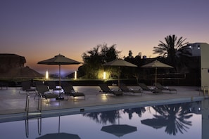 Outdoor pool - Best Western Sur (Sur)