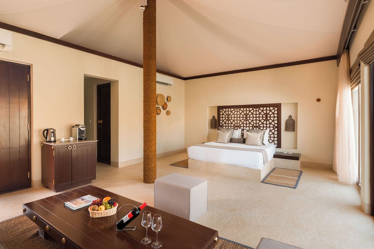 Minibar, in-room safe, iron/ironing board, free WiFi
