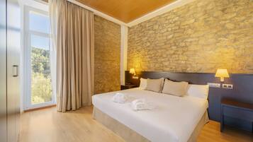 Minibar, in-room safe, individually decorated, desk